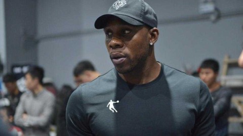 哈德森沈阳秀三分教女球迷运球 引爆篮球嘉年华