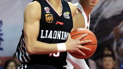 辽篮众将齐发力主场奏凯，郭艾伦犀利突破引领胜利狂潮