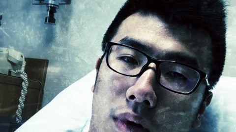 邹雨宸手术顺利晒图致谢，坚强“肘子”全力回归