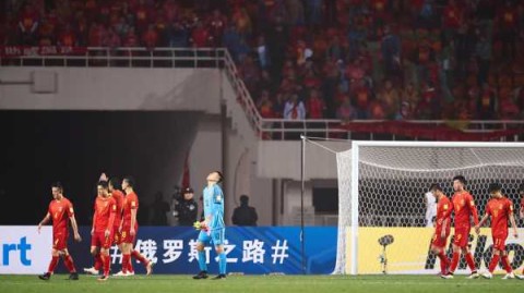 国足0-3韩国溃败：孙兴慜两射一传送德比碾压