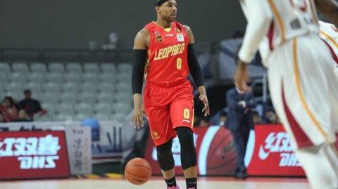 萨林杰狂轰31+15导演逆转，吴前七记三分难阻深圳双杀浙江