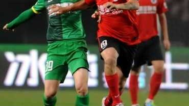 标题：于汉超反戈+陈涛手球 阿尔滨3-1逆转辽足