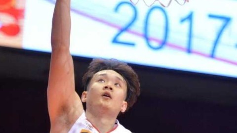 齐鲁德比惊天逆转！单外援青岛20分掀翻山东，吉布森60分封神夜