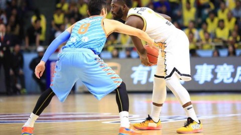 京疆杭经典对决回顾：那些年CBA赛场上的热血瞬间