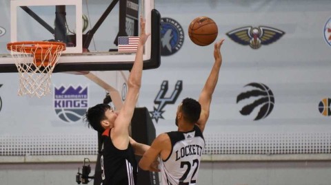 周琦夏联防守端遮天蔽日，积极拼抢显篮下统治力