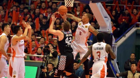 辽鲁大战风云再起，全能比斯利与孤单兰多夫上演冰火对决