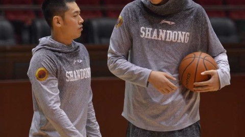 山东队备战欢乐多，丁神搞怪化身活宝队友围观乐翻天