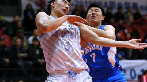 新疆飞虎主场下起“三分雨”，强势浇灭青岛男篮取连胜