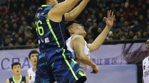 粤苏大战风云起 易建联布泽尔双二十 斯隆三分绝杀广东豪取十三连胜