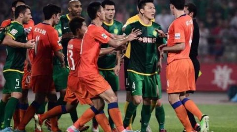 10人鲁能客场2-1胜国安取保级关键三分