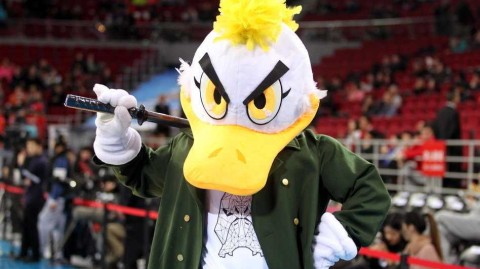 老炮儿鸭震五棵松 方硕张庆鹏接棒挺起首钢