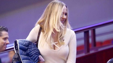 莫泰尤纳斯女友场边深情助阵 山东男篮力克浙江豪取三连胜