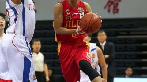 霍尔曼复出统治内线，天津男篮力克吉林终结三连败