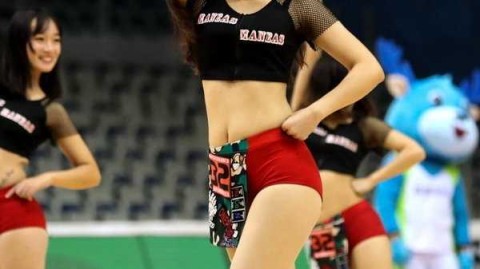 WCBA赛场边最火风景线 新疆女篮宝贝燃爆主场