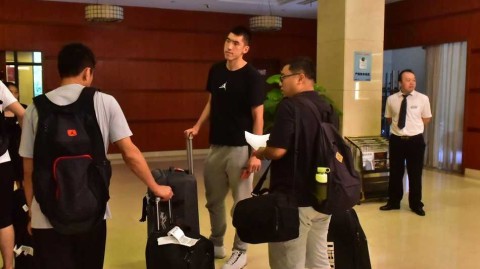 齐鲁劲旅甬城蓄势，一七一八赛季山东男篮豪华战舰北仑起航