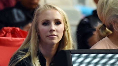 寂寞大神女友场边观战豪放大笑温情瞬间