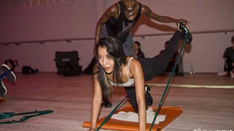 吉克隽逸的野性美学：雕刻性感曲线，从单车苦训到盛装助威中国男篮