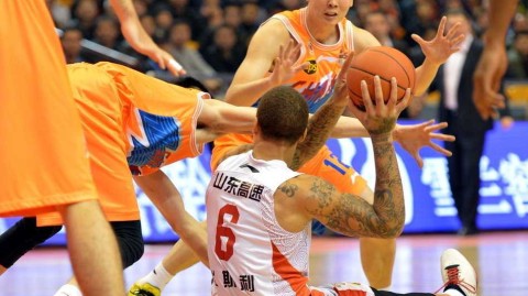 粤韵战歌：德比恩仇与老友记，回首CBA二零一五季