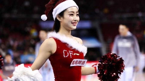 京城圣诞夜的红色热浪：北京首钢篮球宝贝冬日特别表演