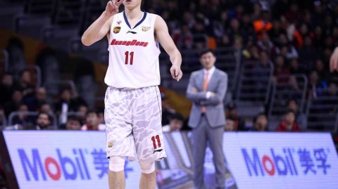 粤战记忆：周鹏扛起锋芒，阿联金鸡独立