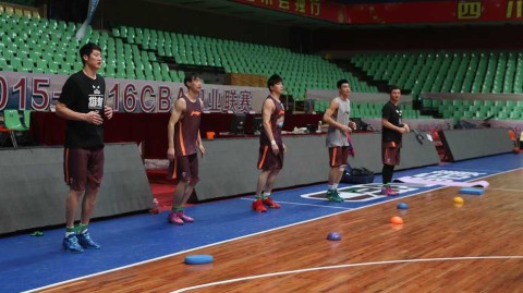 剑指巅峰：四川金强男篮总决赛前的无声战歌