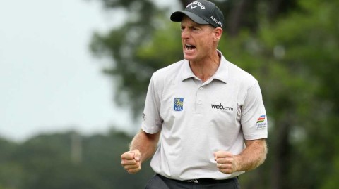 终破五年冠军荒老将福瑞克激情捧杯