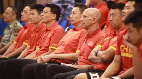 热血铸军魂 篮球传友谊 中国男篮红队深情探访驻香港部队