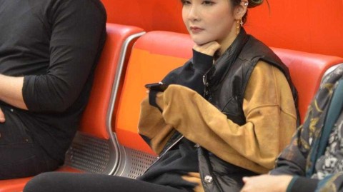 铁汉柔情赛场外的坚强后盾睢冉妻子主场观战见证加时险胜