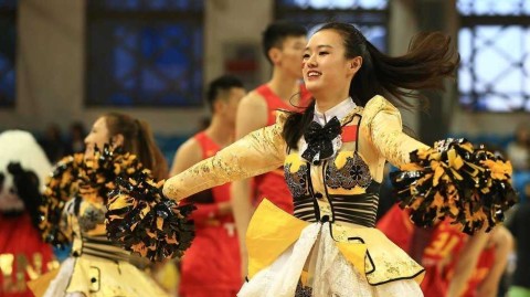 中美男篮对抗赛燃情长春 篮球宝贝热舞引爆赛场激情