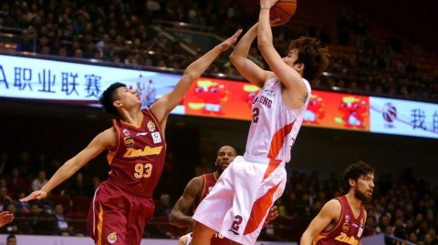 丁彦雨航两双力扛浙江反扑，山东主场惊险夺三连胜