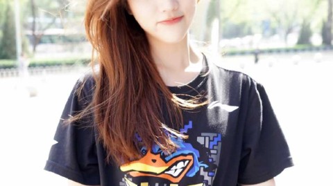 健身与星光同行：她的力量训练、鹈鹕主场与跨年主持之旅