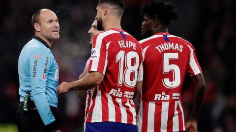 梅西一剑封喉巴萨客擒马竞，提前一轮问鼎第23座西甲