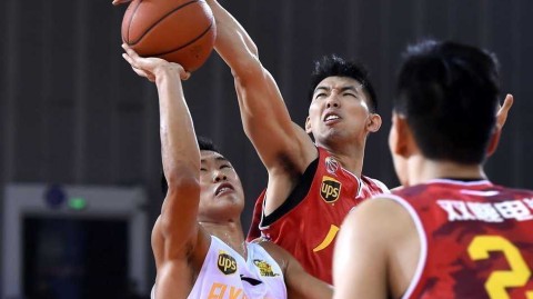 铁血篮坛风云录：从德勒黑封盖到韦弗上篮的激情瞬间