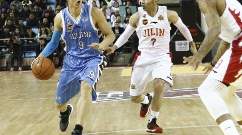 京吉大战一触即发 孙悦暴扣翟晓川平纪录难救主