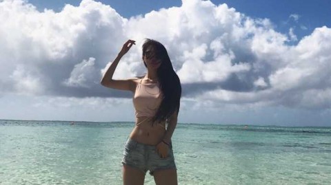 海风轻拂她的长发，郭艾伦镜头下的她曾惊艳了时光