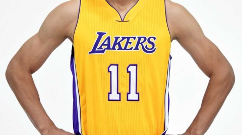 易建联湖人季前赛全回顾：从踌躇满志到守护内线