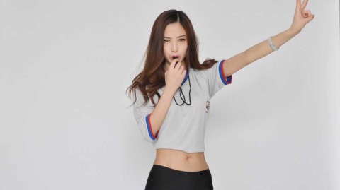 篮球宝贝惊艳变身美女裁判 总决赛预热身姿绰约