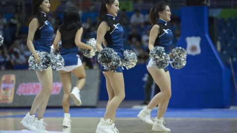 昆山男篮锦标赛激战正酣 赛场最美风景线火辣助阵