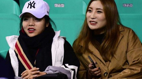 李晓旭爱妻领衔美女看台，铁汉柔情书写篮坛传奇