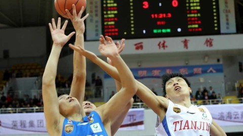 青岛客场掀翻天津，外援双星合砍八十七分引爆揭幕战