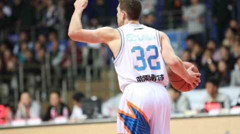 粤夜回顾：斯隆穿花引进攻潮，叶莉携女见证老友记