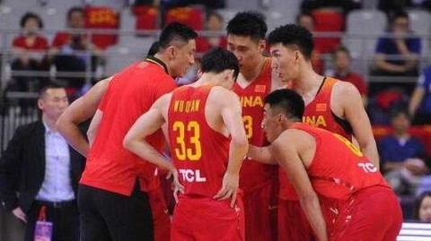 中国男篮客战澳大利亚遭压制 周琦16+17难阻世预赛三连败