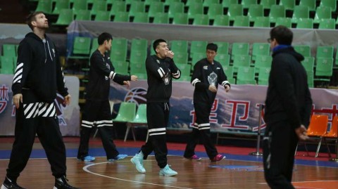 辽篮众将挥汗备战 郭士强挂帅剑指巅峰