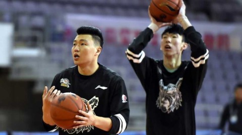 周琦李根赛前练兵，新疆飞虎的冬日记忆