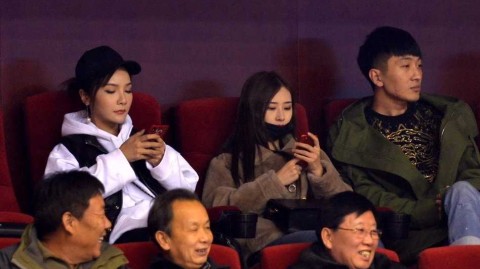 赛场外的温情，齐鲁德比背后的“太太团”故事