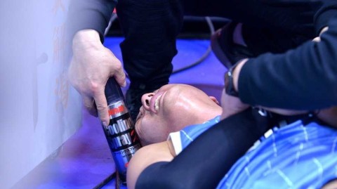 疆粤大战惊魂夜 翟晓川手腕重伤不下火线