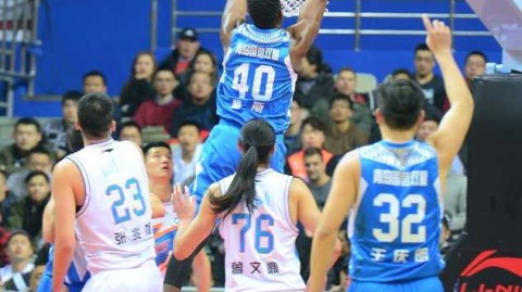 弗雷戴特狂轰四十九分 上海主场力克青岛挺进季后赛