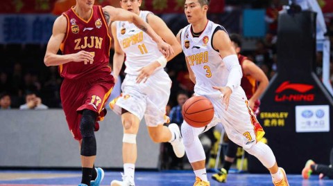 深圳烈豹主场激战，孟铎穿针引线李慕豪霸气怒扣