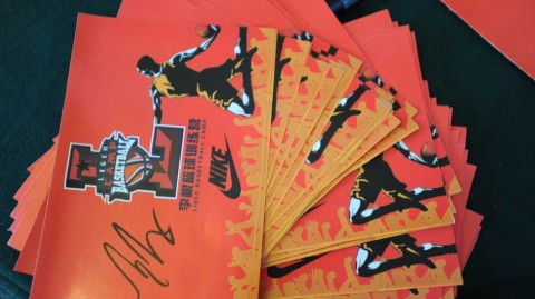 焦作勒布朗的校园柔情：李根与孩子们共享篮球时光