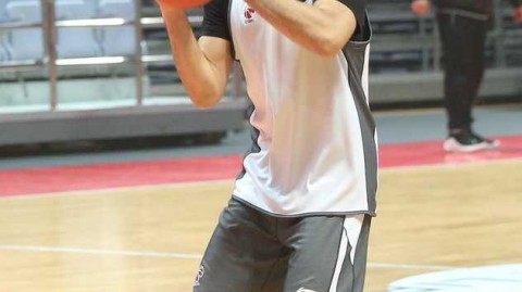 辽篮备战关键时刻，赵继伟训练场遭队友“特殊照顾”